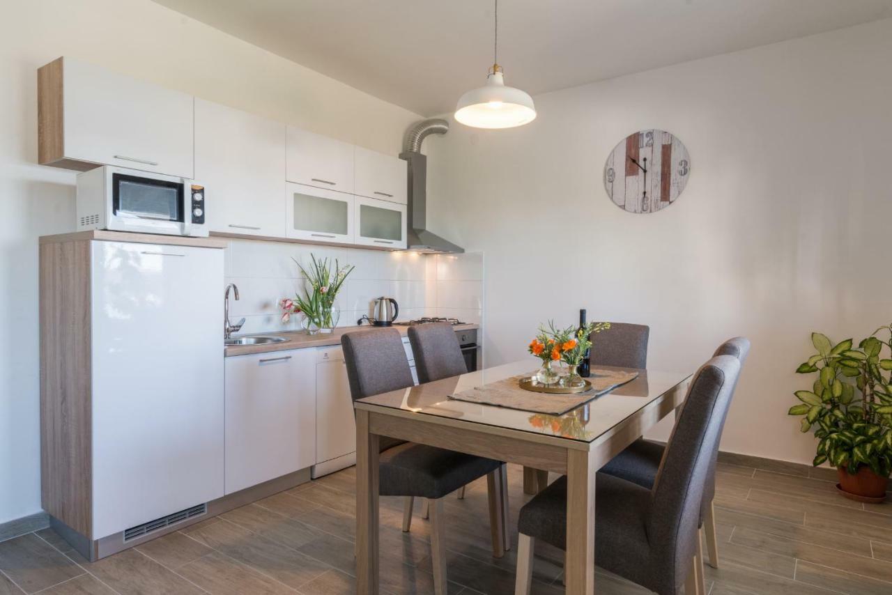 Apartment Okrug Gornji - Trogir With Sea View Exterior foto